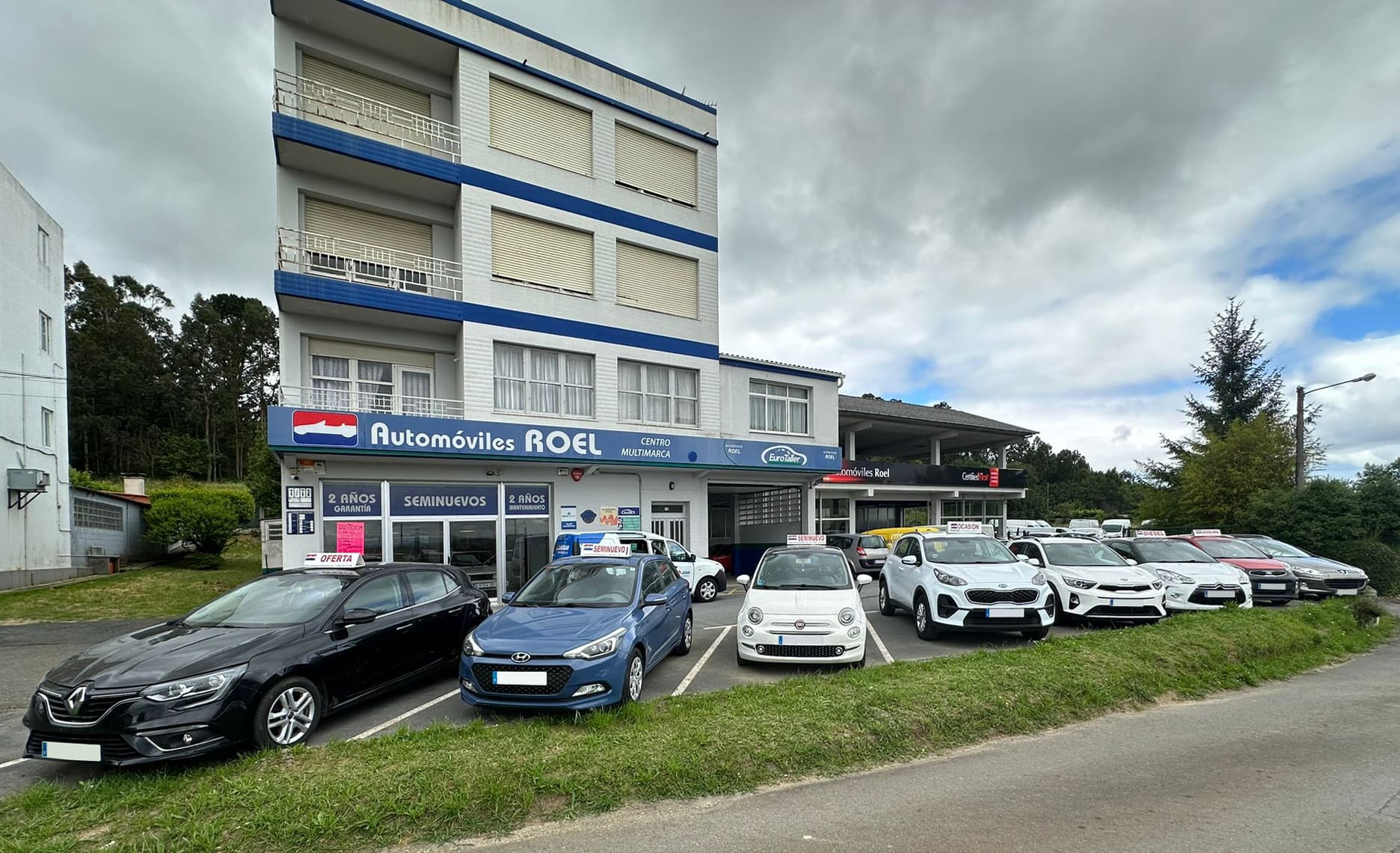 Automóviles de ocasión en taller mecánico en Cambre