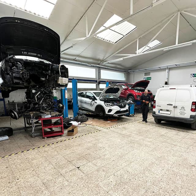 Contactar con Automóviles Roel en Cambre